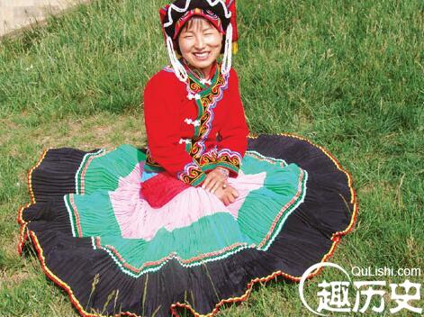 楚雄彝族男子服饰特点 凉山区彝族妇女服饰特点