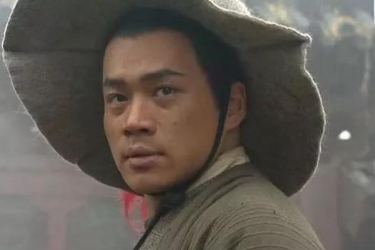 水浒传武松敬鲁达怕宋江，武松为什么会怕宋江？
