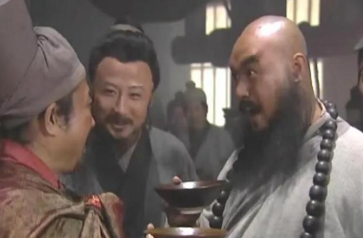 水浒传武松敬鲁达怕宋江，武松为什么会怕宋江？