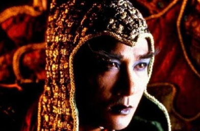 白发魔女练霓裳是一个什么样的人？