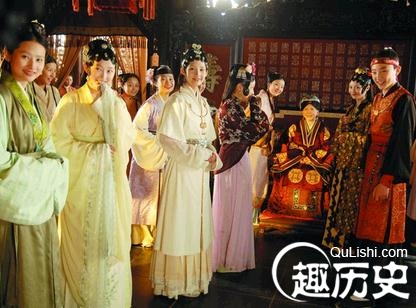 红楼梦为何用神话引出百年望族的兴衰史？