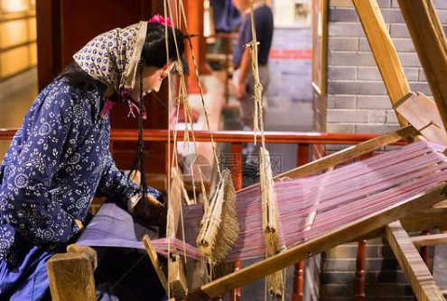 “弄瓦之喜”“弄璋之喜”分别是什么意思?“瓦”和“璋”有何含义?