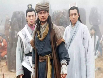 乔峰曾当过很长一段时间的丐帮帮主，为什么他在决斗是几乎从来不用打狗棒法呢？