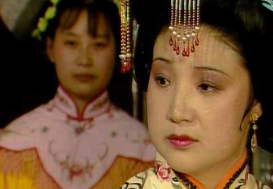 南安太妃过府拜寿为什么要单独召见探春？探春带上黛玉是有意还是无意？