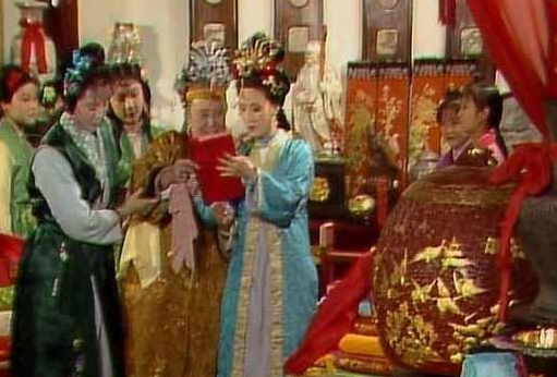 南安太妃过府拜寿为什么要单独召见探春？探春带上黛玉是有意还是无意？