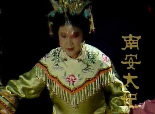 南安太妃过府拜寿为什么要单独召见探春？探春带上黛玉是有意还是无意？