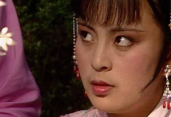 南安太妃过府拜寿为什么要单独召见探春？探春带上黛玉是有意还是无意？