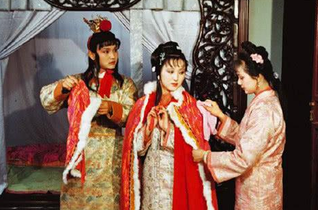 关于爱情青春和命运，《红楼梦》三场大雪每一场都美得凄凉！