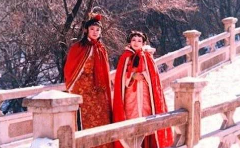 关于爱情青春和命运，《红楼梦》三场大雪每一场都美得凄凉！