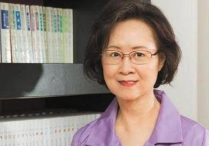 师生相恋生下一对龙凤胎，生下的女儿长大后享誉文坛无人不知！