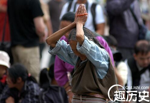 藏族风俗  藏族人民的磕长头是什么样的礼节